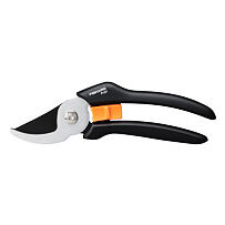 P121 Solid™ Nožnice záhradné dvojčepeľové FISKARS 1057160